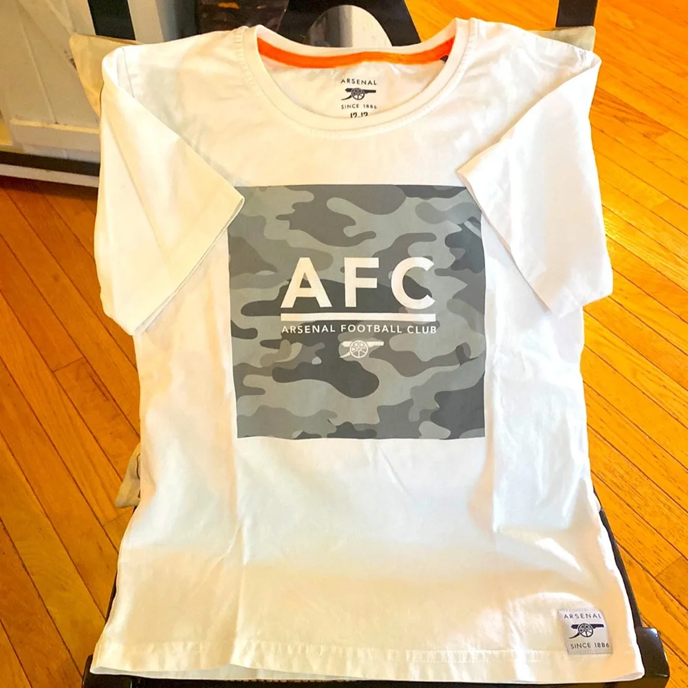 ⚽️ Arsenal Football Club Tee ⚽️ - Picture 2 of 5